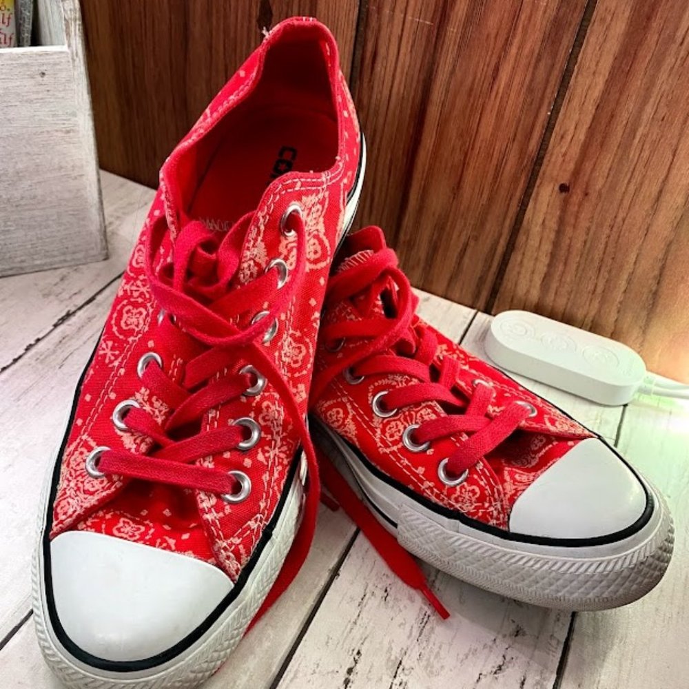Coral Converse size 7